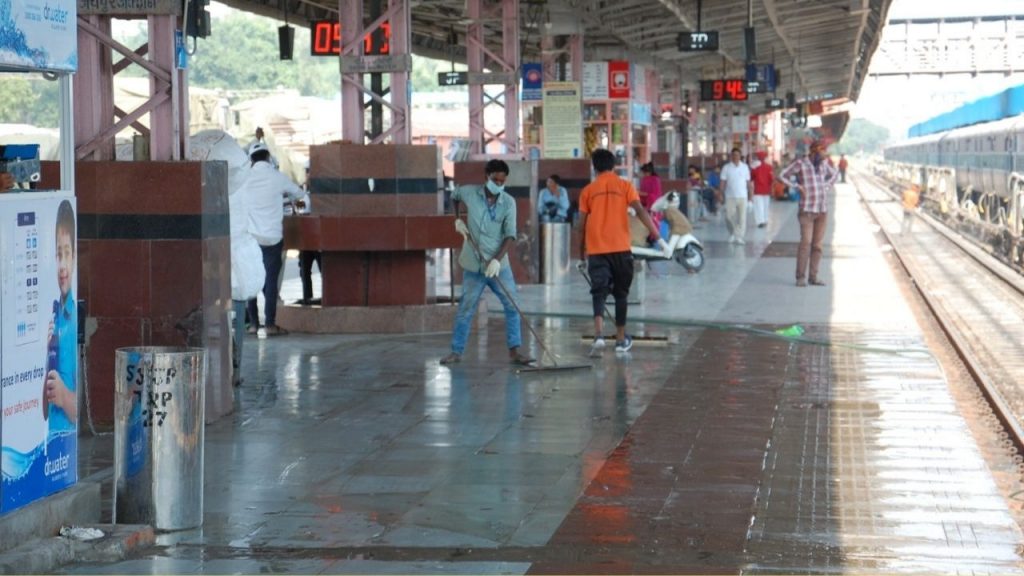 Jaipur Railway Station, #JaipurRailwayStation, Sweepers, hygiene, railway stations, Corona epidemic, hygiene, Northern Railway,
