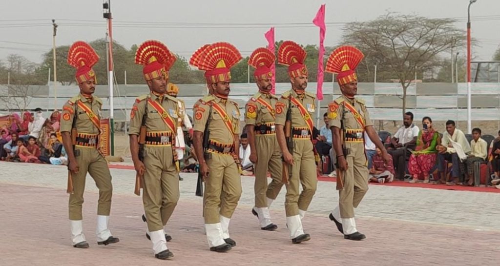 BSF, BSF Video, Khajuwala Beating Retreat, Beating Retreat Bikaner, Beating Retreat, Border Security Force, rehearsal of Beating Retreat Parade, Bikaner to Khajuwala,