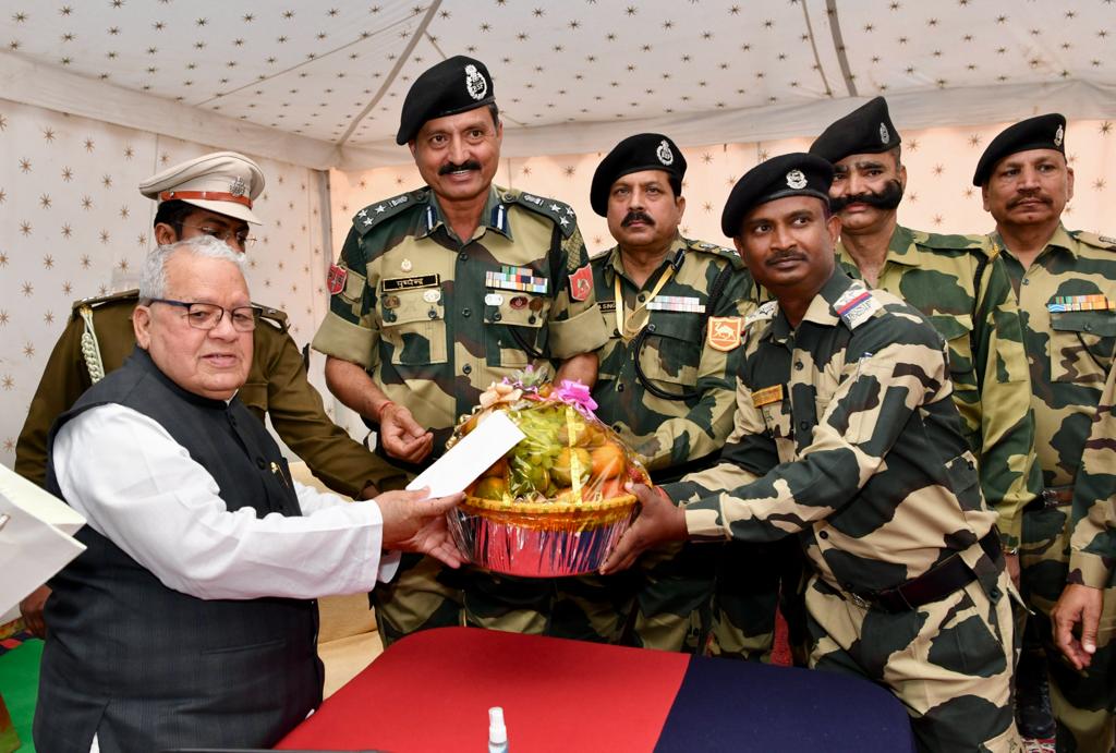 BSF, BSF Khajuwala, Indo Pak Border, Rajasthan Governor, Kalraj Mishra, Bikaner News, Governor Kalraj Mishra,