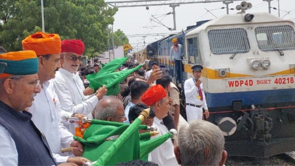 Ranakpur Express , Indian Railway, Bikaner-Dadar Ranakpur Express train, Deshnok railway station, Bikaner -Dadar Express, Ranakpur Express Train, बीकानेर-दादर-बीकानेर एक्सप्रेस, बीकानेर-दादर रणकपुर एक्सप्रेस, Bikaner Jn to Mumbai Dadar West , Deshnok railway station, Bikaner to Mumbai, Mumbai to Bikaner, Deshnok to Mumbai, Arjun Ram Meghwal,