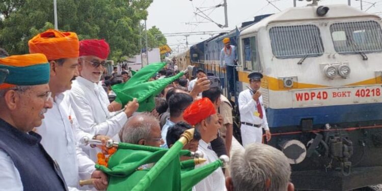 Ranakpur Express , Indian Railway, Bikaner-Dadar Ranakpur Express train, Deshnok railway station, Bikaner -Dadar Express, Ranakpur Express Train, बीकानेर-दादर-बीकानेर एक्सप्रेस, बीकानेर-दादर रणकपुर एक्सप्रेस, Bikaner Jn to Mumbai Dadar West , Deshnok railway station, Bikaner to Mumbai, Mumbai to Bikaner, Deshnok to Mumbai, Arjun Ram Meghwal,