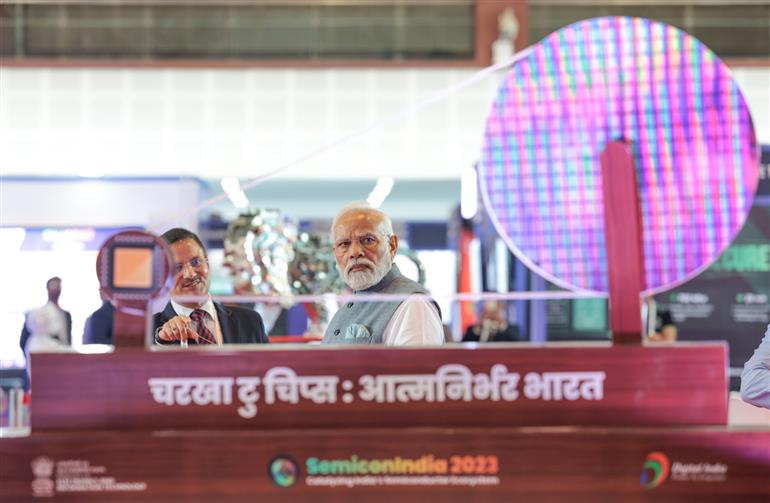 PM Modi,semiconductor chip,PM modi in gandhinagar,पीएम मोदी,सेमीकंडक्टर उत्पादन,गांधीनगर में पीएम मोदी, Semicon India Conference 2023, Semicon India,