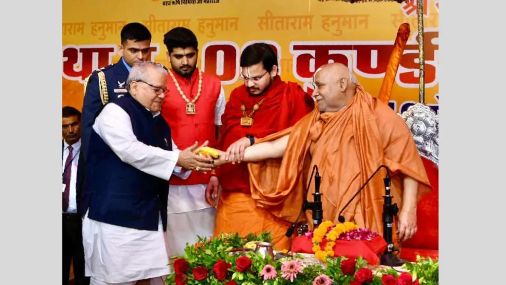 Rajasthan Governor Kalraj Mishra, Governor Kalraj Mishra, Kalraj Mishra, spirituality, Swami Shri Rambhadracharya, Swami Shri Rambhadracharya In Bikaner , Ramkatha, Governor in Bikaner,