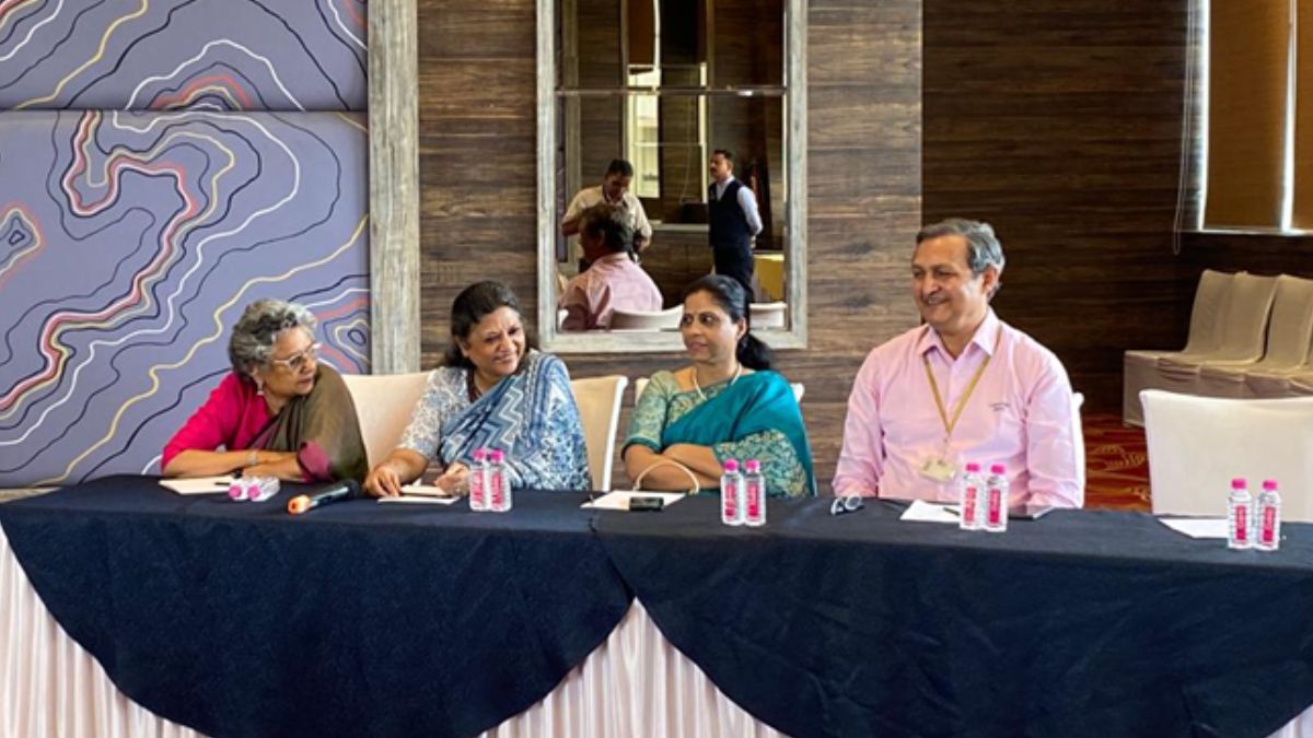 Community radios, Ministry of Information and Broadcasting, Government of India, Seeking Modern Applications for Real Transformation, SMART, Becil, Radio Tilonia from Ajmer, Radio Madhuban from Sirohi, and Radio 7 and JECCR from Jaipur. Archana Kapoor, Ritu Shulka, GS Kesarwani,