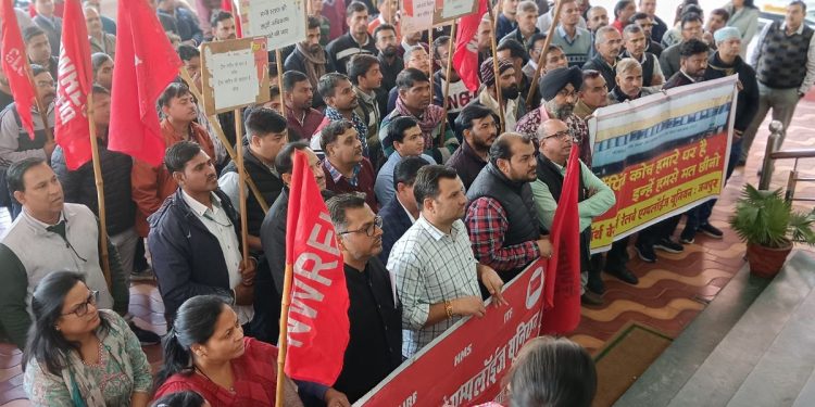 NWR, INDIAN Railway, Railway employees , Railway employees protested,
