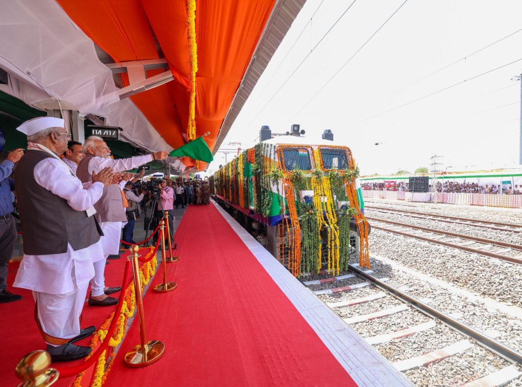 Narendra Modi ,PM Modi, PM Modi Plana, PM Modi Bikaner, PM Narendra Modi in Bikaner, Bikaner Mumbai Express train, Pm Modi Plana, Deshnokh PM Modi,