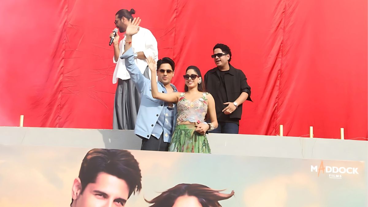 Param Sundari, Param Sundari Movie, Param Sundari Review, Param Sundari Star Cast, Param Sundari HD Print, Param Sundari History, Jahnvi Kapoor, Jahnvi Kapoor Param Sundari, Sidharth Malhotra, Sidharth Malhotra Param Sundari,