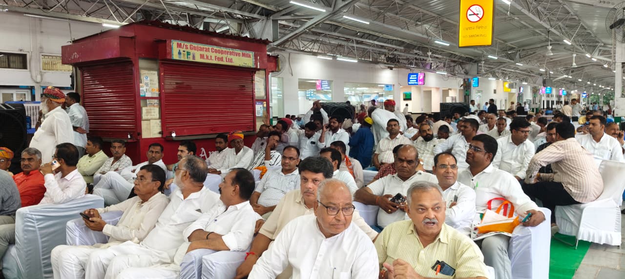 Union Minister Arjun Ram Meghwal , Arjun Ram Meghwal Arjun Ram Meghwal Bikaner, Bikaner to Mumbai, Mumbai to Bikaner, Bikaner Dadar Train, Hanumangarh to Mumbai,