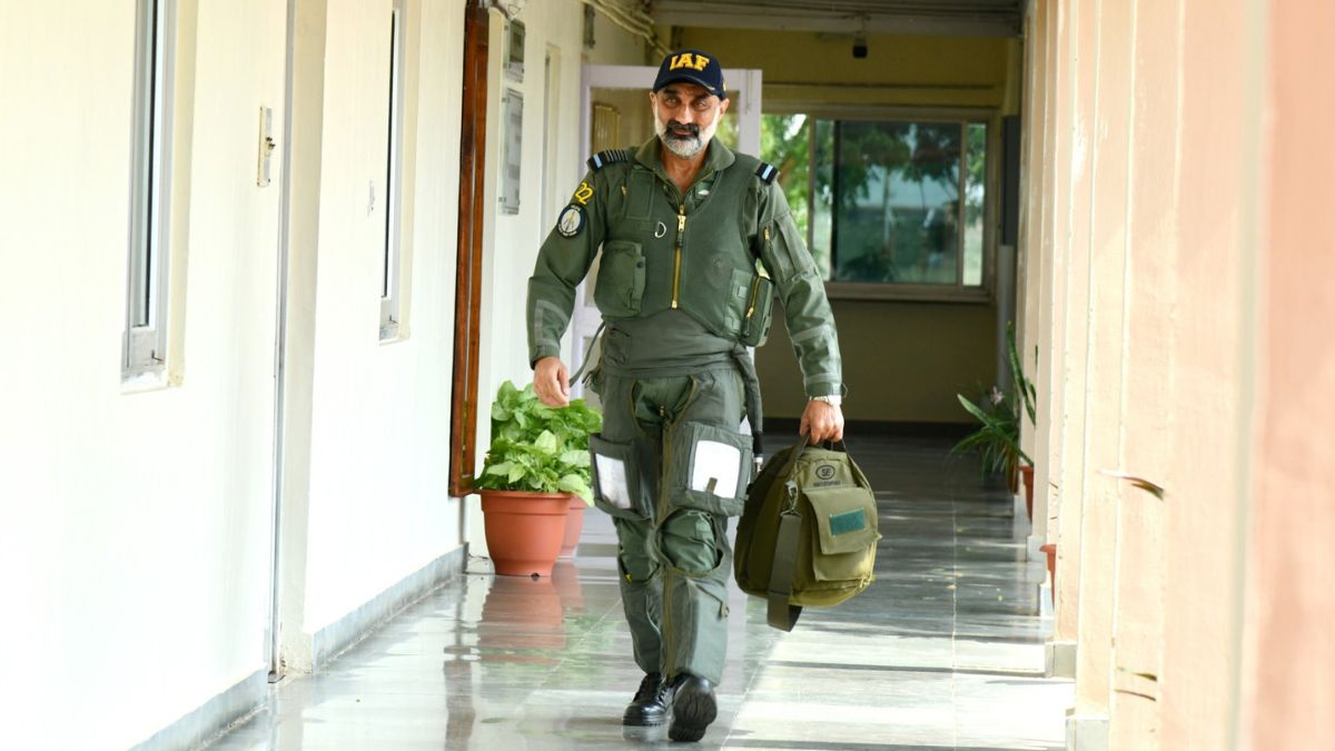 IAF, MiG-21 retirement,IAF MiG-21 farewell,Indian Air Force MiG-21,MiG-21 final sorties,Air Chief Marshal A P Singh,Tejas fighter jet,MiG-21 combat history, Nal Air Force Station, MiG-21 upgrades,Chandigarh farewell ceremony, IAF MiG-21 farewell in Chandigarh, MiG21, Panthers,