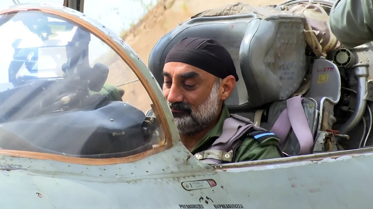 IAF, MiG-21 retirement,IAF MiG-21 farewell,Indian Air Force MiG-21,MiG-21 final sorties,Air Chief Marshal A P Singh,Tejas fighter jet,MiG-21 combat history, Nal Air Force Station, MiG-21 upgrades,Chandigarh farewell ceremony, IAF MiG-21 farewell in Chandigarh, MiG21, Panthers,