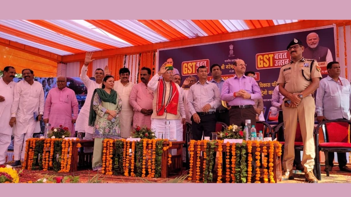 PM Narendra Modi flagged off the Vande Bharat Express, Vande Bharat Express for Bikaner to Delhi Cantt, Vande Bharat Express, वंदे भारत एक्सप्रेस, PM Narendra Modi, PM Modi Banswara, 