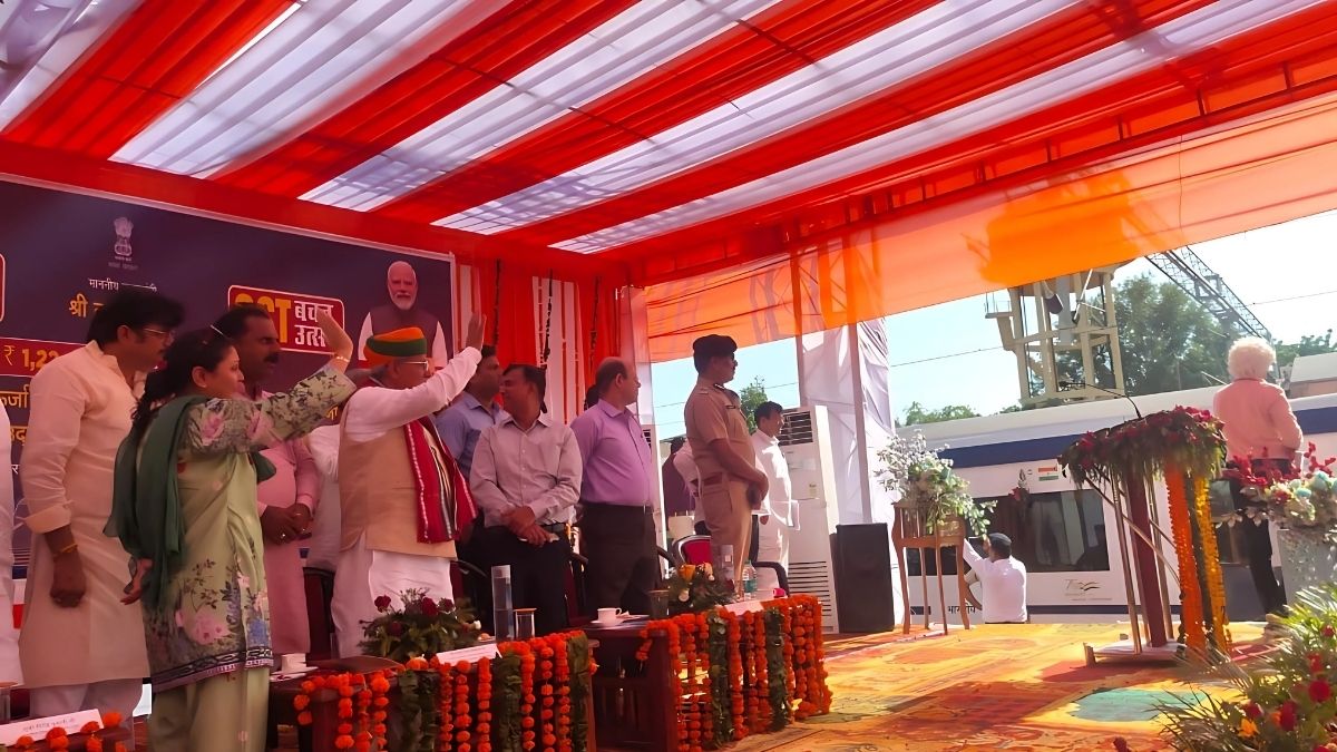PM Narendra Modi flagged off the Vande Bharat Express, Vande Bharat Express for Bikaner to Delhi Cantt , Vande Bharat Express, वंदे भारत एक्सप्रेस, PM Narendra Modi, PM Modi Banswara,