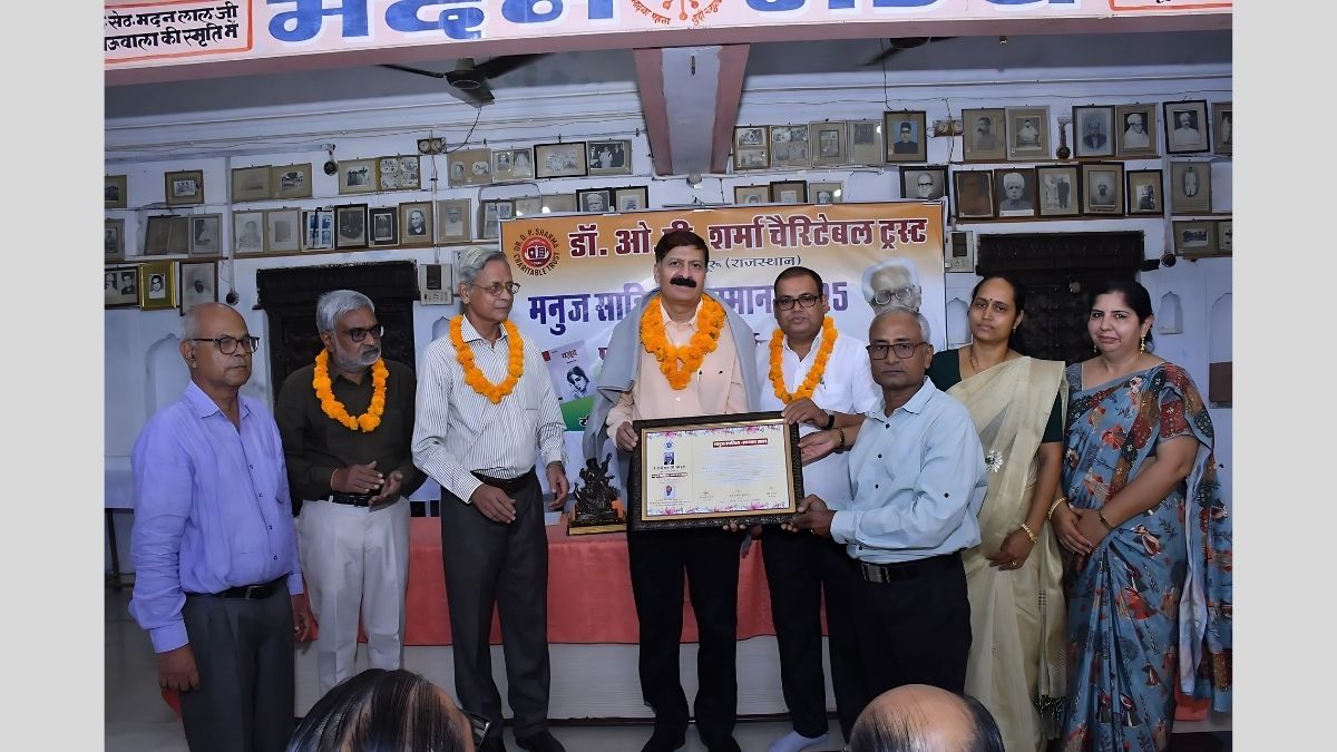 समस्याओं से जूझते समाज की हीलिंग का काम करता है साहित्य : कुमार अजय 3 Kumar Ajay, Literature, society, healing tool, Kumar Ajay Churu, Churu Kumar Ajay,